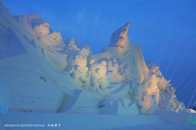 今冬,太阳岛上每天绽放绚丽的“雪舞间” 今冬,太阳岛上每天绽放绚丽的“雪舞间”