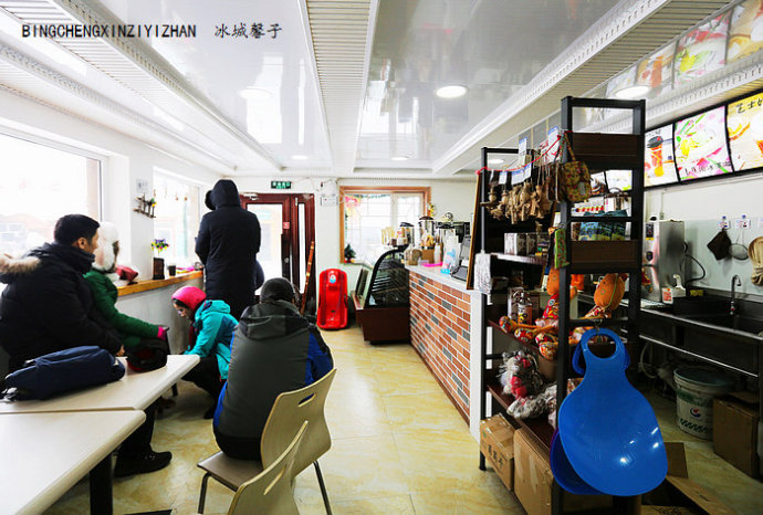 雪乡宫大大奶茶坊,雪韵大街上的“张三疯” 雪乡宫大大奶茶坊,雪韵大街上的“张三疯”