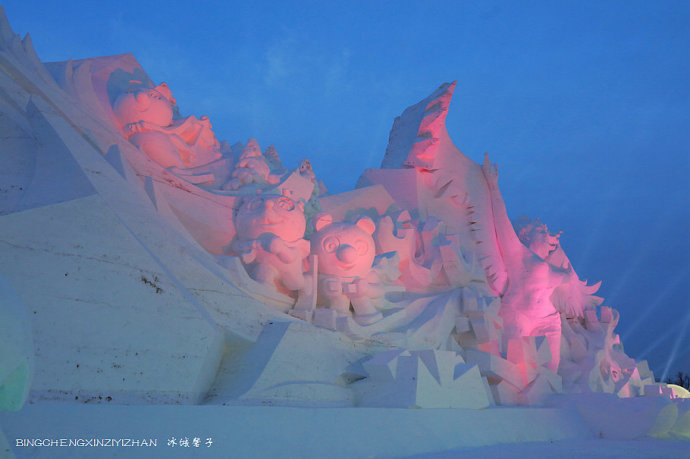 今冬,太阳岛上每天绽放绚丽的“雪舞间” 今冬,太阳岛上每天绽放绚丽的“雪舞间”