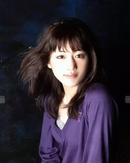 女星刚进演艺圈小说:重生后与众多女明星恋爱的小说