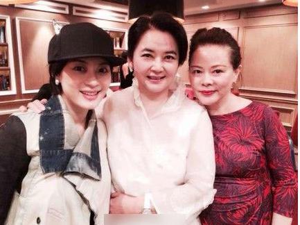 孙俪红得发紫两个离开她的男人肠子都悔青了 娘娘孙俪红得发紫,邓超示爱不断,两个离开她的男人肠子都悔青了