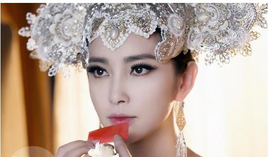 李冰冰最大恩人不是王中磊冯小刚而是两个女人 李冰冰大器晚成,最大恩人不是王中磊,不是冯小刚,而是两个女人