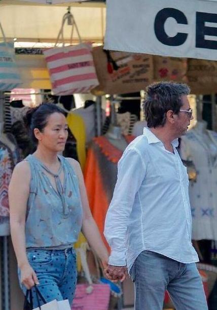 巩俐化妆35岁素颜53岁,但她70岁男友素颜真像40岁! 巩俐化妆35岁素颜53岁,但她70岁男友素颜真像40岁!