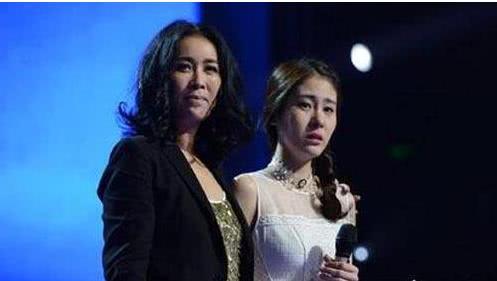 赵丽颖娱乐圈好闺蜜不止辣妈谢娜,还有这位当下很火的乐坛新秀 赵丽颖娱乐圈好闺蜜不止辣妈谢娜,还有这位当下很火的乐坛新秀