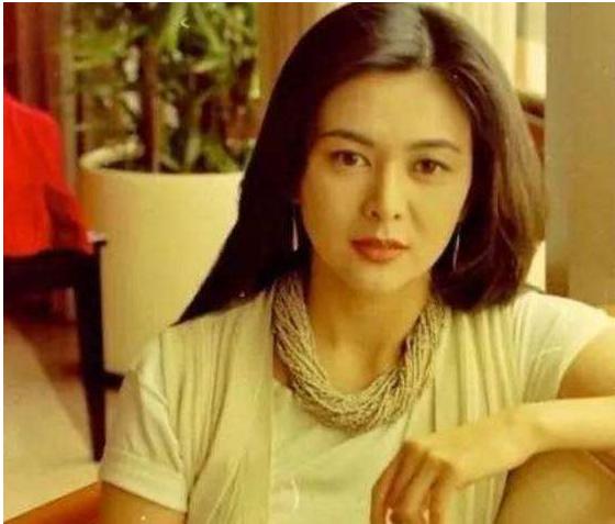 关之琳罕见晒童年照从小美到大,可惜几段婚姻无所出浪费美丽基因 关之琳罕见晒童年照从小美到大,可惜几段婚姻无所出浪费美丽基因