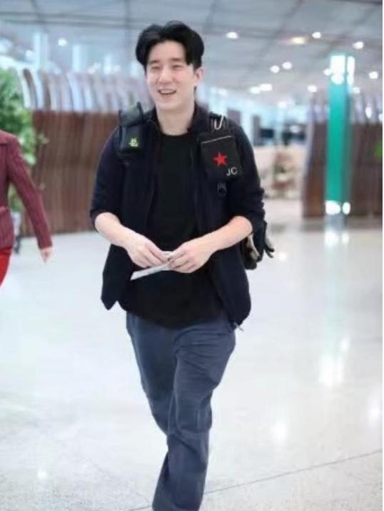 房祖名淡出多年,谢霆锋萧敬腾陈柏霖捧场36岁生日会,柯震东缺席 房祖名淡出多年,谢霆锋萧敬腾陈柏霖捧场36岁生日会,柯震东缺席