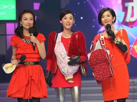 谢娜吴昕都进军时尚界,一个做设计师,一个靠颜值身材游走时装周 谢娜吴昕都进军时尚界,一个做设计师,一个靠颜值身材游走时装周