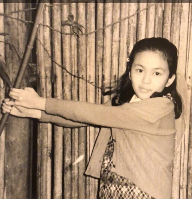 关之琳罕见晒童年照从小美到大,可惜几段婚姻无所出浪费美丽基因 关之琳罕见晒童年照从小美到大,可惜几段婚姻无所出浪费美丽基因