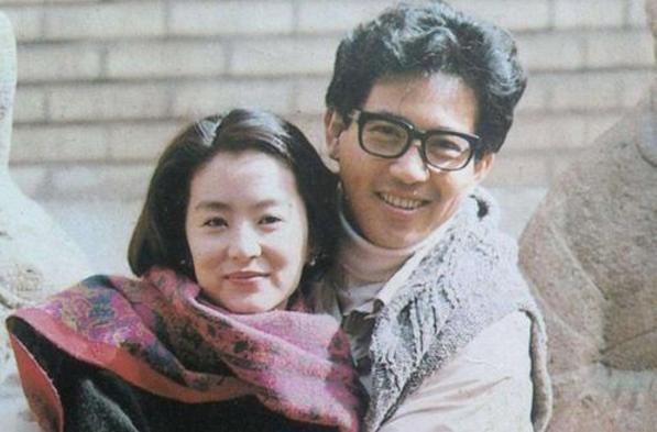 71岁郑少秋和72岁秦汉坚持拍戏,他们的旧爱早已息影更让人怀念! 71岁郑少秋和72岁秦汉坚持拍戏,他们的旧爱早已息影更让人怀念!