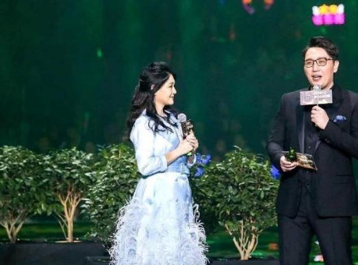 42岁大S与同龄李湘合影,产后难瘦回去的两大名嘴如今都靠PS美着 42岁大S与同龄李湘合影,产后难瘦回去的两大名嘴如今都靠PS美着