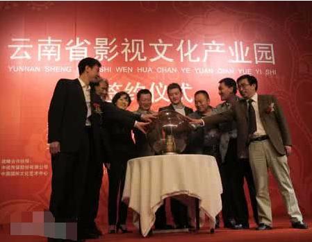 黄晓明赵薇等明星经商都赚得欢,他有天后王菲加持却落得人财两空 黄晓明赵薇等明星经商都赚得欢,他有天后王菲加持却落得人财两空