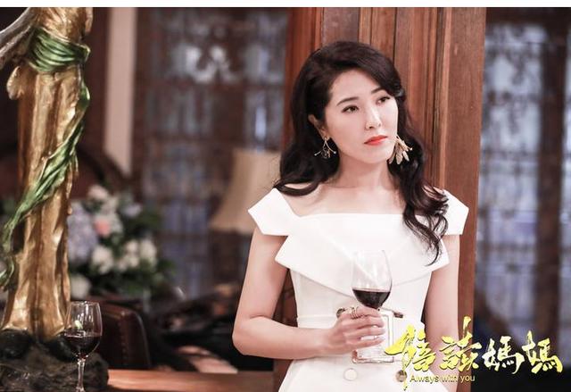 她是比章子怡还美的中戏金钗,作品刷屏却不红,给同学梅婷演配角 她是比章子怡还美的中戏金钗,作品刷屏却不红,给同学梅婷演配角