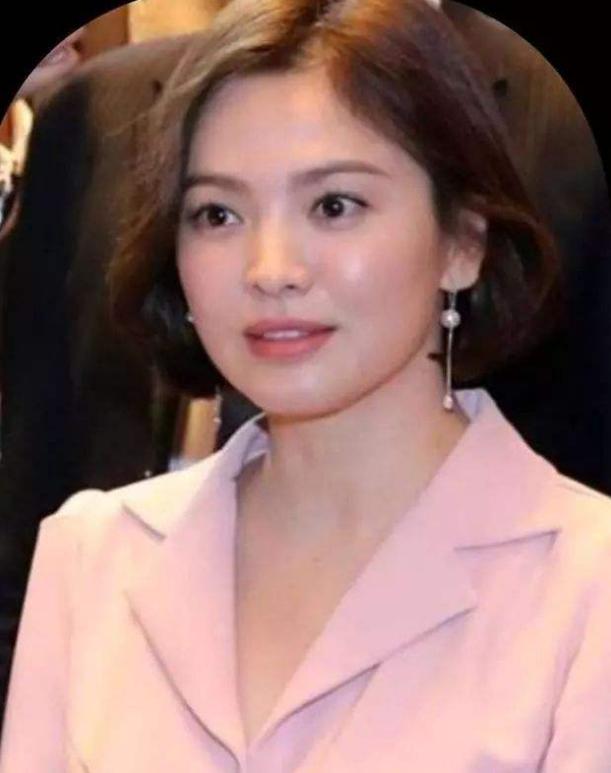 已经生完两个孩子的全智贤,颜值身材气质不输没生孩子的宋慧乔! 已经生完两个孩子的全智贤,颜值身材气质不输没生孩子的宋慧乔!