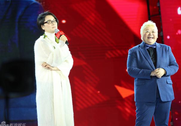 韩红退伍当老板半个娱乐圈大腕捧场 韩红人不美但体量大声音高人脉广,退伍当老板半个娱乐圈大腕捧场
