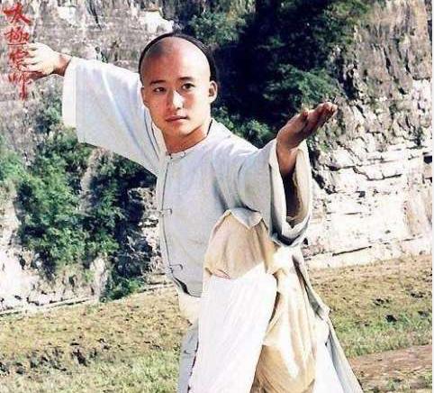 硬汉吴京出道时鲜嫩帅气,处女作武戏不输李连杰,与钟丽缇好般配 硬汉吴京出道时鲜嫩帅气,处女作武戏不输李连杰,与钟丽缇好般配