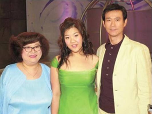 71岁郑少秋和72岁秦汉坚持拍戏,他们的旧爱早已息影更让人怀念! 71岁郑少秋和72岁秦汉坚持拍戏,他们的旧爱早已息影更让人怀念!