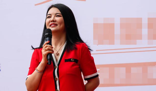 42岁大S与同龄李湘合影,产后难瘦回去的两大名嘴如今都靠PS美着 42岁大S与同龄李湘合影,产后难瘦回去的两大名嘴如今都靠PS美着