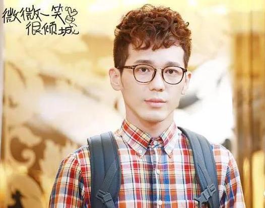 他在《微微一笑》中演杨洋情敌还是鲜肉,在《镇魂》中变胡子大叔 他在《微微一笑》中演杨洋情敌还是鲜肉,在《镇魂》中变胡子大叔