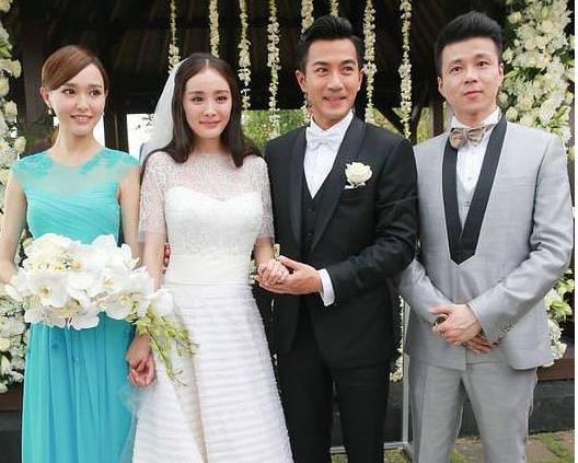 杨幂缺席唐嫣婚礼后在某盛典邂逅,没有不和但不如与杨颖互动亲密 杨幂缺席唐嫣婚礼后在某盛典邂逅,没有不和但不如与杨颖互动亲密