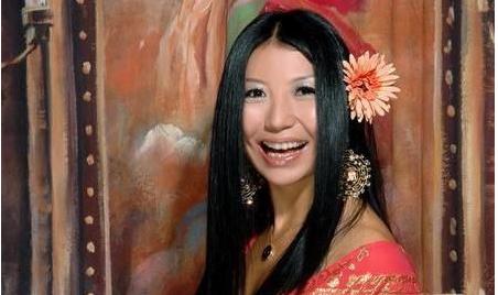 娱乐圈这位喜欢戴花的女星,这次真的把自己戴成了奇葩! 娱乐圈这位喜欢戴花的女星,这次真的把自己戴成了奇葩!