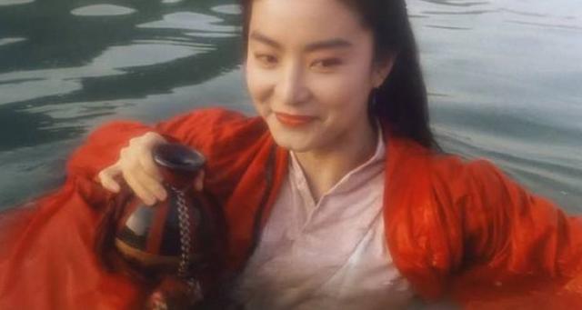 71岁郑少秋和72岁秦汉坚持拍戏,他们的旧爱早已息影更让人怀念! 71岁郑少秋和72岁秦汉坚持拍戏,他们的旧爱早已息影更让人怀念!