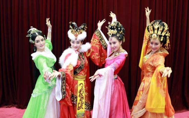 和杨幂一起演于正剧《宫》,嫁陈思诚后爆红,还跨界主持央视春晚 和杨幂一起演于正剧《宫》,嫁陈思诚后爆红,还跨界主持央视春晚