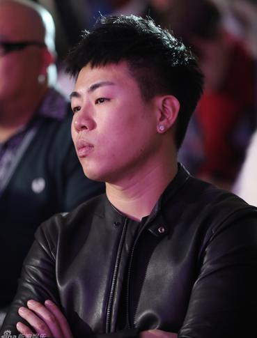 韩红退伍当老板半个娱乐圈大腕捧场 韩红人不美但体量大声音高人脉广,退伍当老板半个娱乐圈大腕捧场