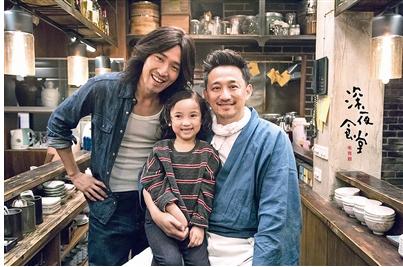 人生大赢家黄磊两个女儿貌美如花,陆毅两个粘贴复制的女儿也不差 人生大赢家黄磊两个女儿貌美如花,陆毅两个粘贴复制的女儿也不差