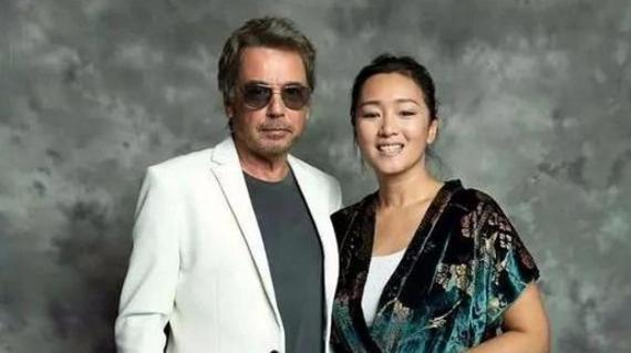 巩俐化妆35岁素颜53岁,但她70岁男友素颜真像40岁! 巩俐化妆35岁素颜53岁,但她70岁男友素颜真像40岁!