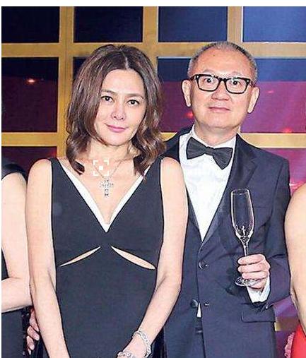 关之琳罕见晒童年照从小美到大,可惜几段婚姻无所出浪费美丽基因 关之琳罕见晒童年照从小美到大,可惜几段婚姻无所出浪费美丽基因