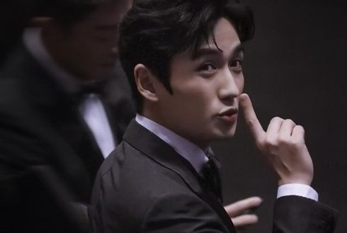 化身小粉丝,朱一龙向段奕宏索要拥抱求合影 化身小粉丝,朱一龙向段奕宏索要拥抱求合影