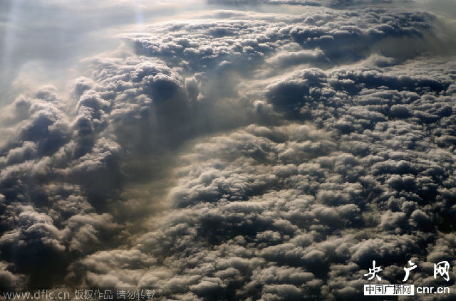 北京到广州航班上拍摄南北雾霾