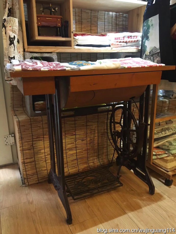 逛逛史家胡同的老物件商店(图) 逛逛史家胡同的老物件商店(图)