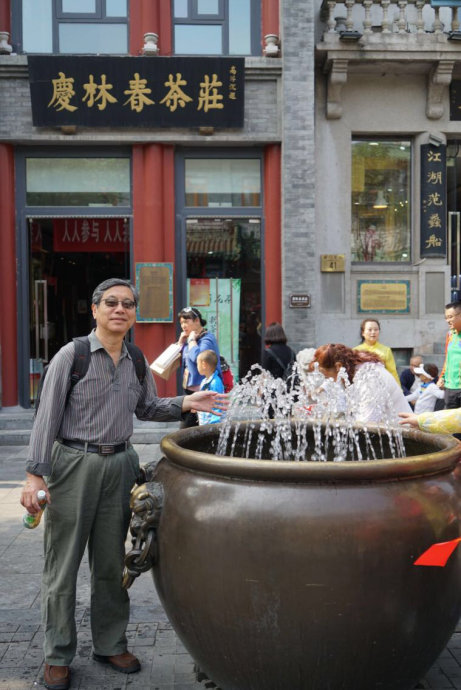 国庆长假的前门大街分外热闹(图) 国庆长假的前门大街分外热闹(图)