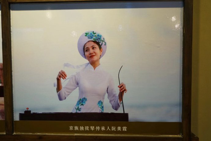 传承独弦琴的京族哈妹组合们(图) 传承独弦琴的京族哈妹组合们(图)