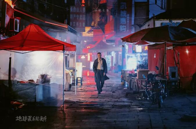 《地球最后的夜晚》:电影造梦,所有人都想一梦不醒 《地球最后的夜晚》:电影造梦,所有人都想一梦不醒