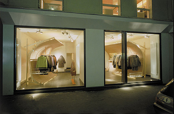 可移动的服装展示墙,服装店装修设计