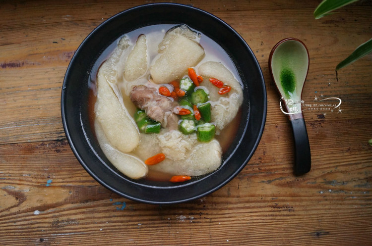 竹荪秋葵排骨汤 - 优妈美食 - 优妈美食博客 竹荪秋葵排骨汤 - 优妈美食 - 优妈美食博客