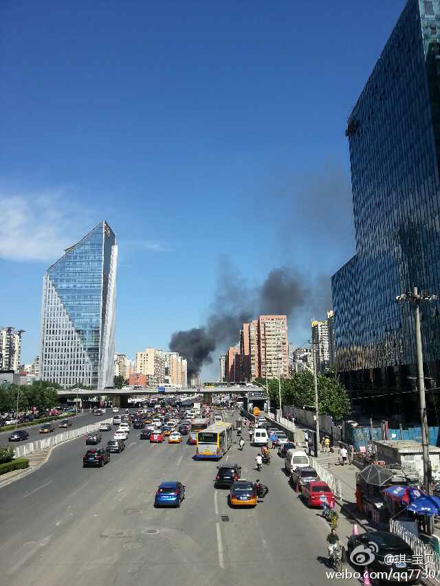 北京双井家乐福着火