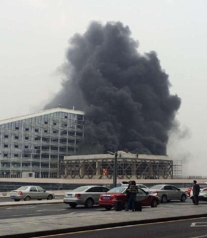 深圳机场新航站楼附近在建酒店工地着火